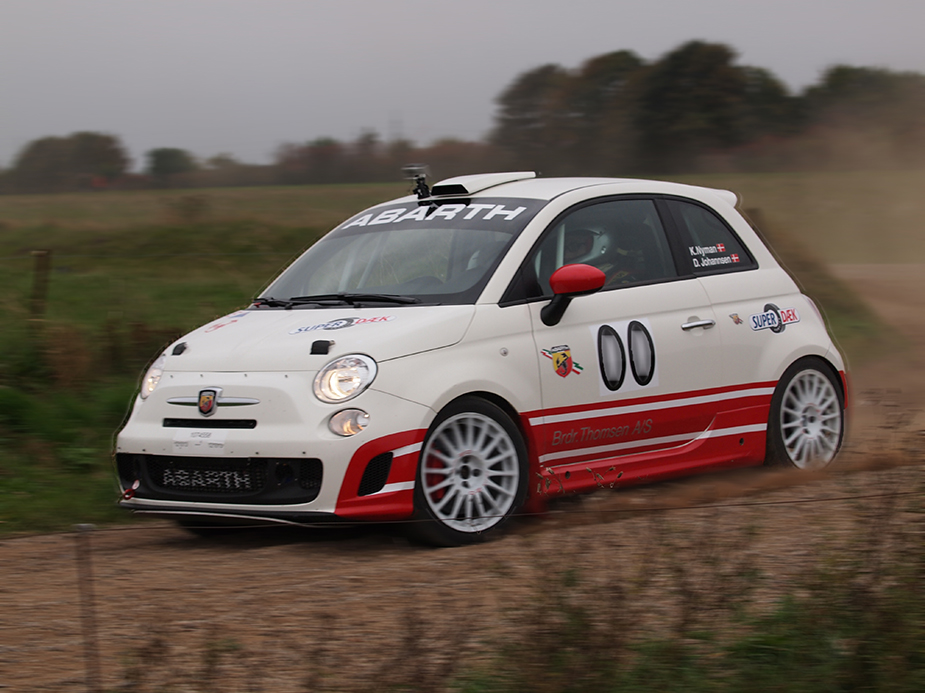 Kasper Nyman og co-driver Dan Johannsen i deres første rally i deres nye rallybil FIAT Abarth 500 T3R i weekendens finaleløb i Danmarksmesterskab i Rally 2013
(Foto: Rallypics.dk)